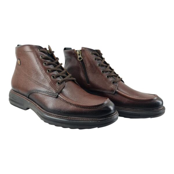 bota masculina pegada em couro