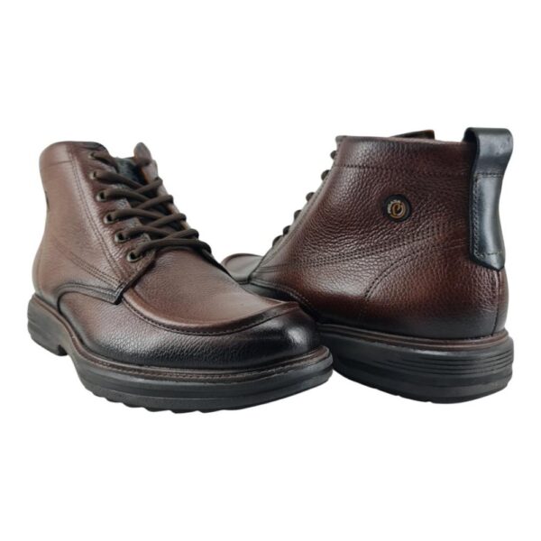 bota masculina pegada em couro